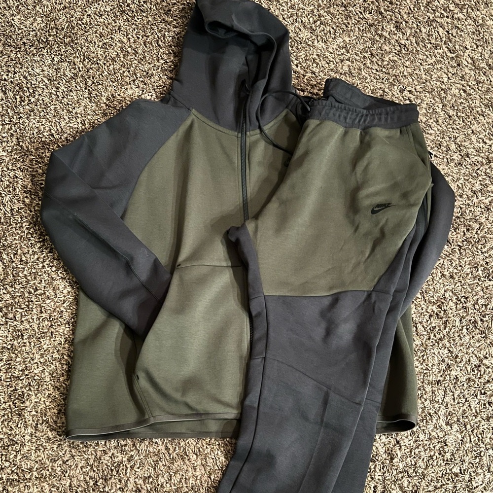 Nike tech fleece…SOLD SOLD